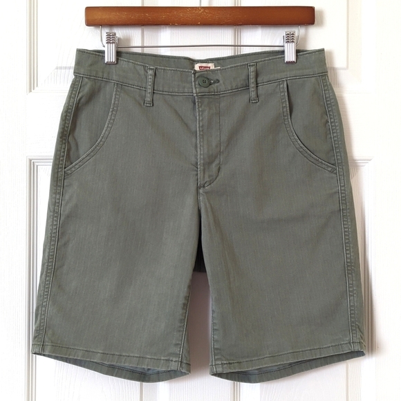Levi's Classic Herringbone Twill Mid Rise Slim Fit Bermuda Shorts Sage Green 27 - Picture 2 of 13